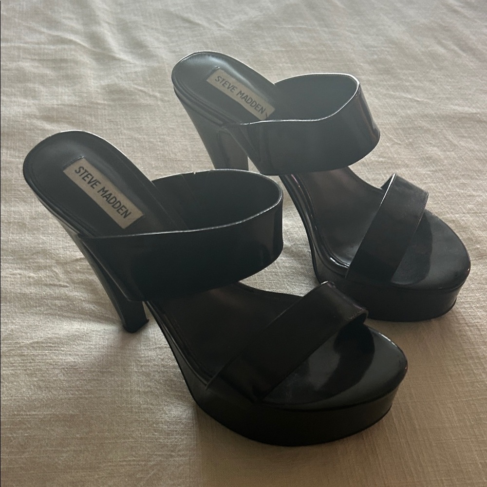Steve Madden Sleek Black Platform Sandals "Kathryn"
